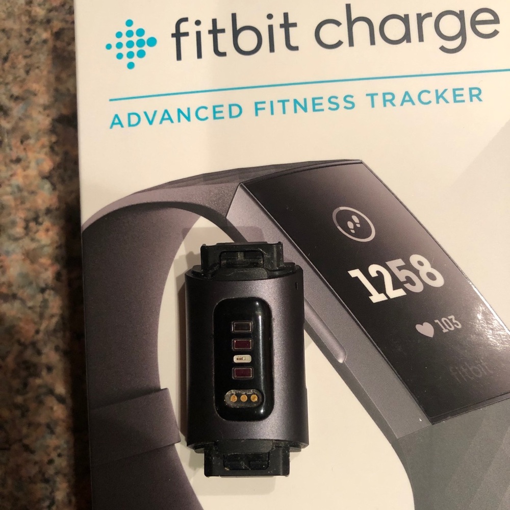 Men’s FitBit Charge 3 💥SOLD💥